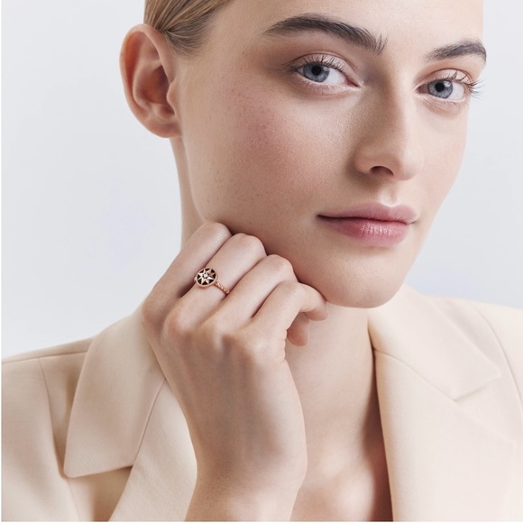 Beautiful 🤩 ring 💍 Dior des vents onyx’s diamond 💎 - Picture 2 of 4